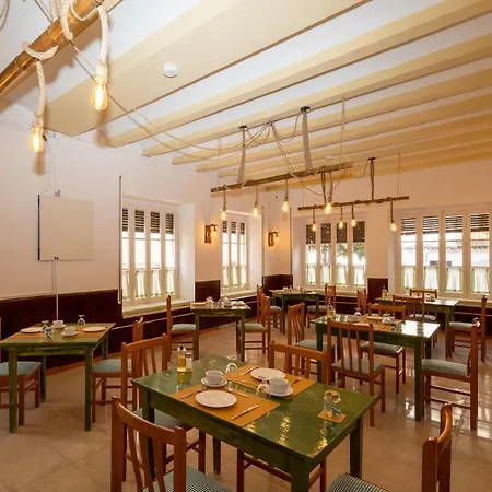 P&r Hostals Tort Guest house 2*